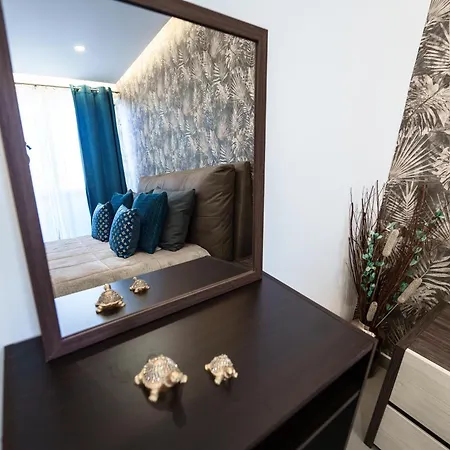 Han Moonlit Terrace Escape *