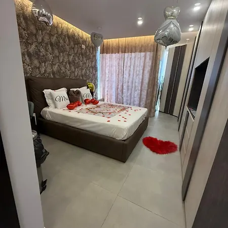 Han Moonlit Terrace Escape