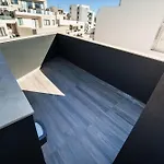 אורחן Moonlit Terrace Escape *