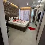 אורחן Moonlit Terrace Escape