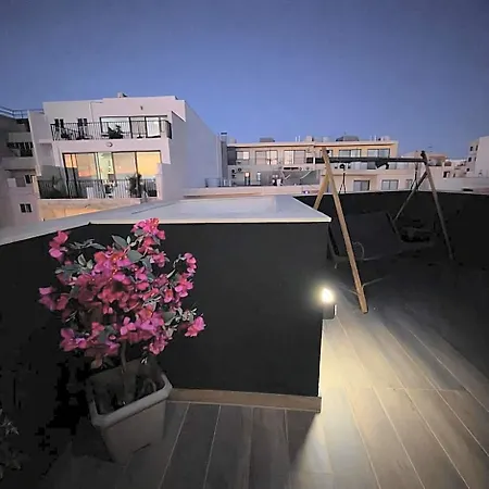 Moonlit Terrace Escape *