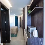 Moonlit Terrace Escape סיינט פול ביי
