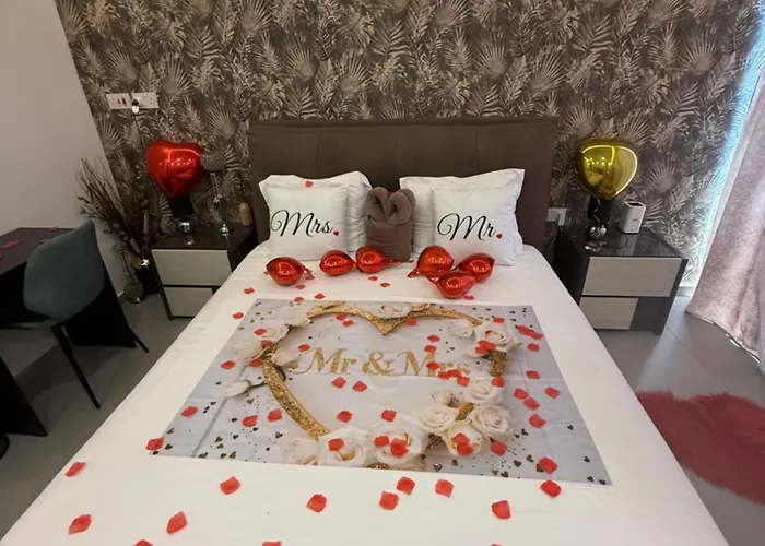 Moonlit Terrace Escape * 圣保罗湾城