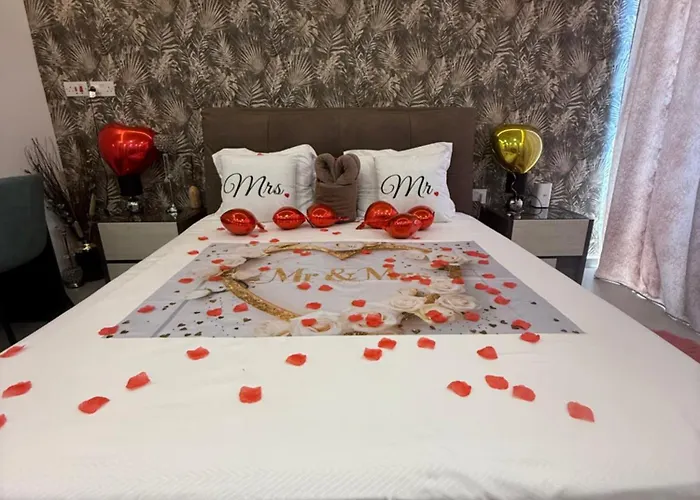 Moonlit Terrace Escape *